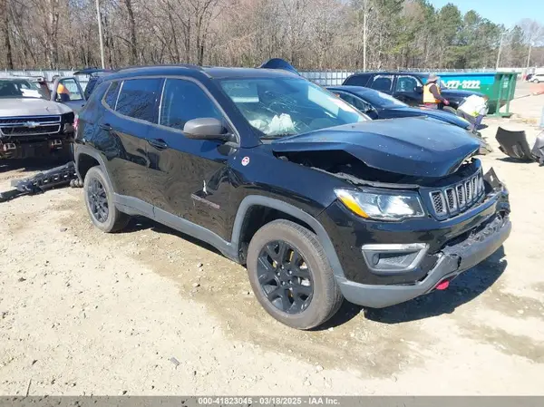 3C4NJDDB2JT235235 2018 JEEP COMPASS - Image 1