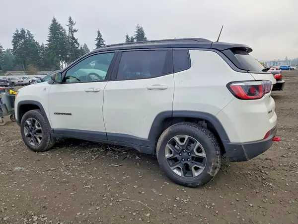 3C4NJDDB2JT306918 2018 JEEP COMPASS - Image 2