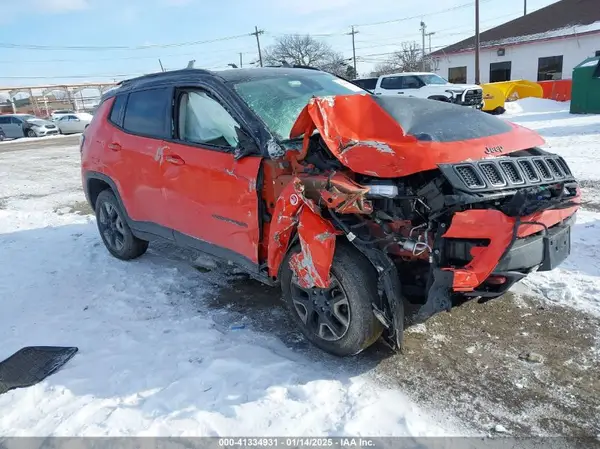 3C4NJDDB2JT343063 2018 JEEP COMPASS - Image 1