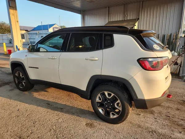 3C4NJDDB2JT409711 2018 JEEP COMPASS - Image 2