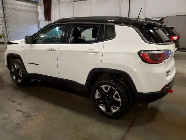 3C4NJDDB2JT424208 2018 JEEP COMPASS - Image 2