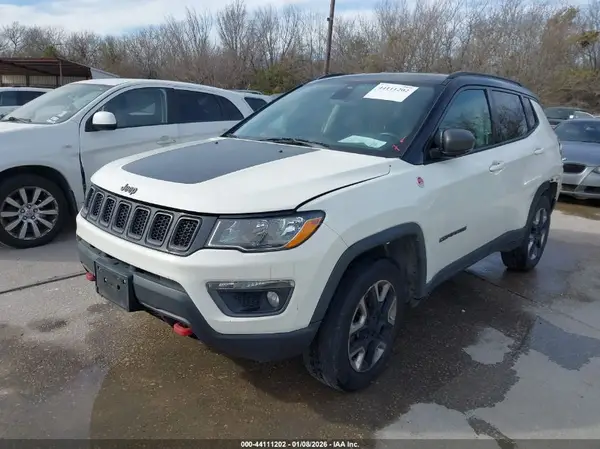 3C4NJDDB2JT451635 2018 JEEP COMPASS - Image 2