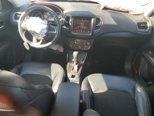 3C4NJDDB2KT628752 2019 JEEP COMPASS - Image 8
