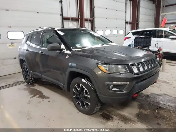 3C4NJDDB2KT649889 2019 JEEP COMPASS - Image 1
