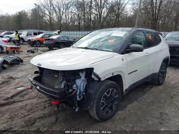 3C4NJDDB2KT671066 2019 JEEP COMPASS - Image 2
