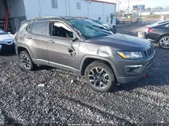 3C4NJDDB2KT688238 2019 JEEP COMPASS