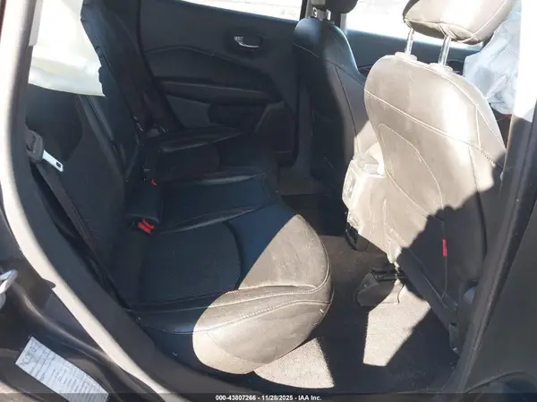 3C4NJDDB2KT688238 2019 JEEP COMPASS - Image 8