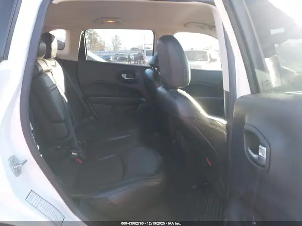 3C4NJDDB2KT695383 2019 JEEP COMPASS - Image 8