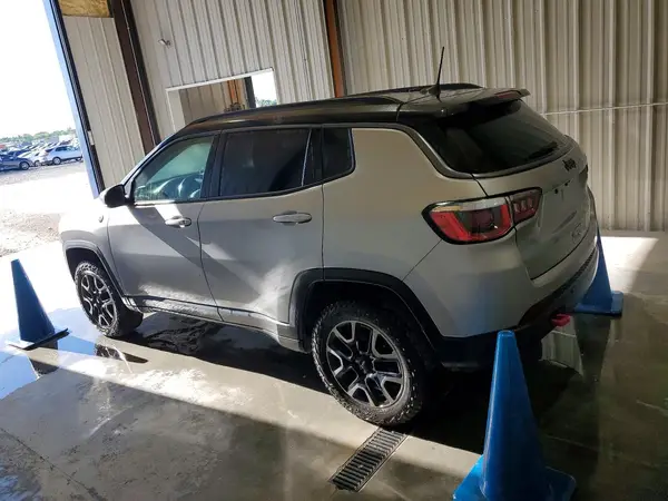 3C4NJDDB2KT712909 2019 JEEP COMPASS - Image 2
