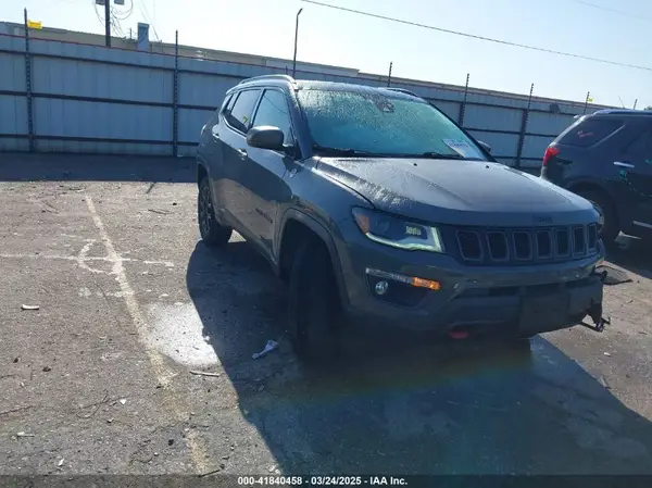 3C4NJDDB2KT716281 2019 JEEP COMPASS - Image 1