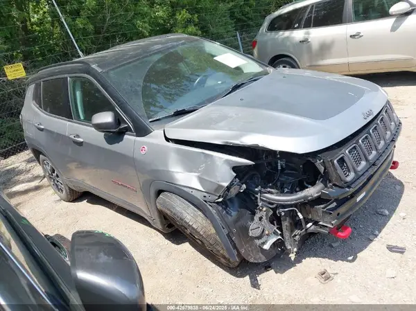 3C4NJDDB2KT721982 2019 JEEP COMPASS - Image 1