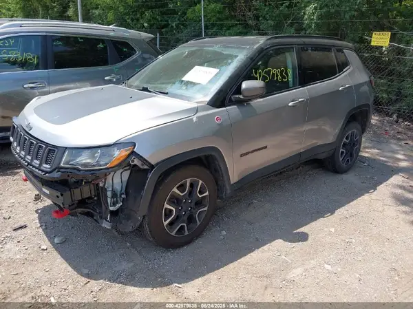 3C4NJDDB2KT721982 2019 JEEP COMPASS - Image 2