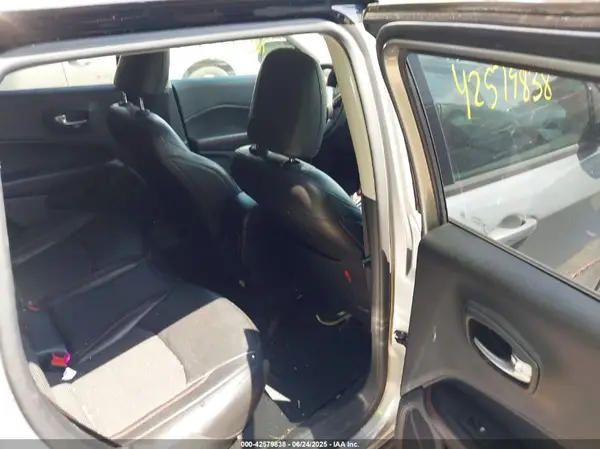 3C4NJDDB2KT721982 2019 JEEP COMPASS - Image 8