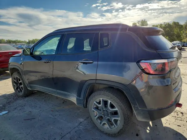 3C4NJDDB2KT723246 2019 JEEP COMPASS - Image 2