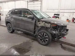 3C4NJDDB2KT739897 2019 JEEP COMPASS