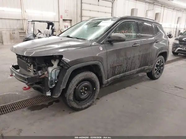 3C4NJDDB2KT739897 2019 JEEP COMPASS - Image 2