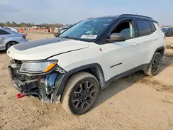 3C4NJDDB2KT765495 2019 JEEP COMPASS