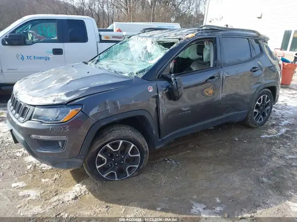 3C4NJDDB2KT775881 2019 JEEP COMPASS - Image 2