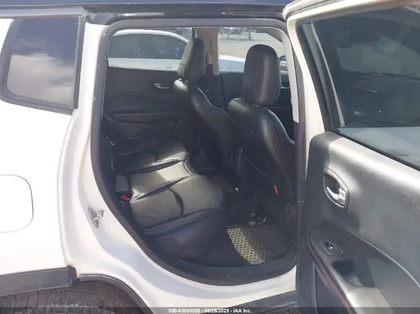 3C4NJDDB2KT785374 2019 JEEP COMPASS - Image 8