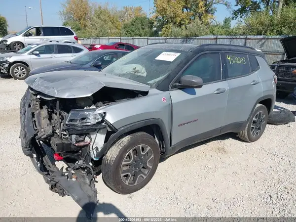 3C4NJDDB2LT127569 2020 JEEP COMPASS - Image 2