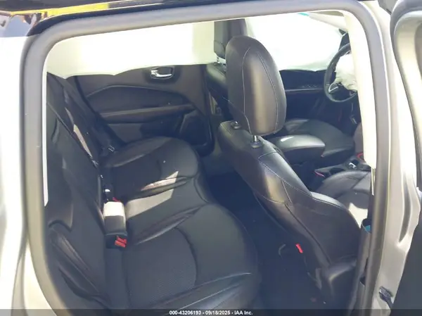 3C4NJDDB2LT127569 2020 JEEP COMPASS - Image 8