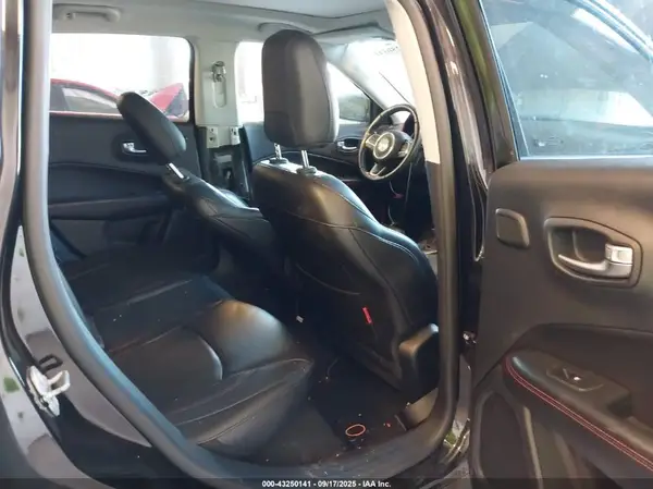 3C4NJDDB3JT147262 2018 JEEP COMPASS - Image 8