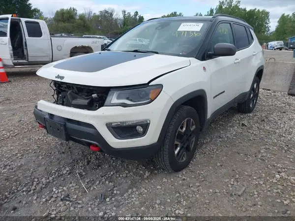 3C4NJDDB3JT185302 2018 JEEP COMPASS - Image 2