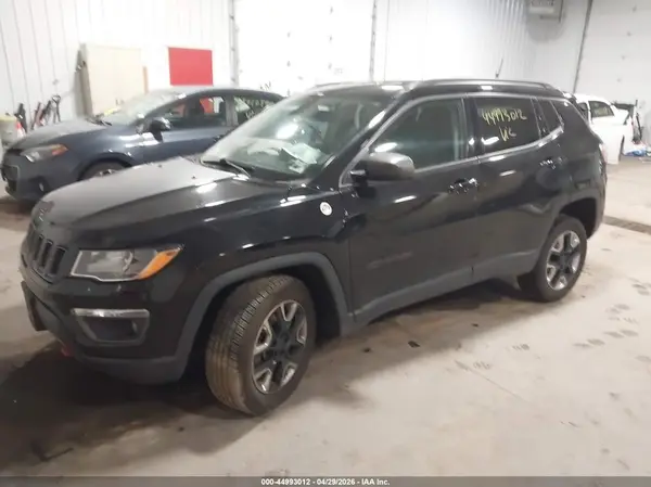 3C4NJDDB3JT234613 2018 JEEP COMPASS - Image 2