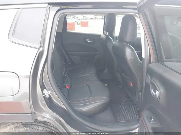 3C4NJDDB3JT281236 2018 JEEP COMPASS - Image 8