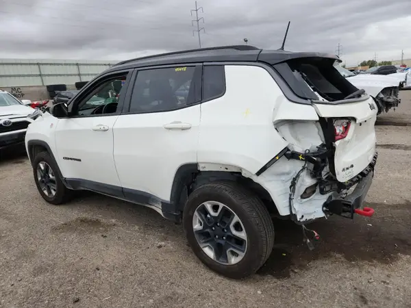 3C4NJDDB3JT315630 2018 JEEP COMPASS - Image 2