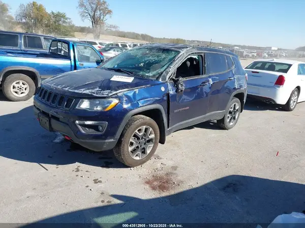 3C4NJDDB3JT328717 2018 JEEP COMPASS - Image 2