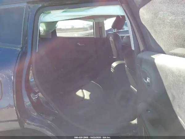 3C4NJDDB3JT328717 2018 JEEP COMPASS - Image 8
