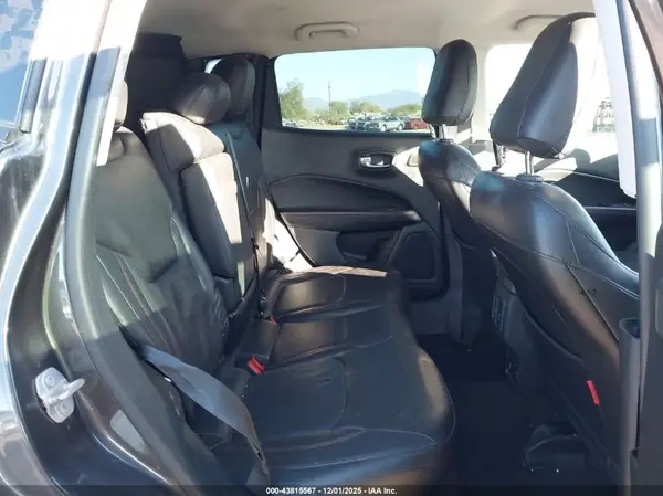 3C4NJDDB3JT334694 2018 JEEP COMPASS - Image 8