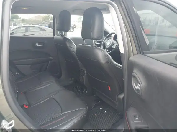 3C4NJDDB3JT339135 2018 JEEP COMPASS - Image 8