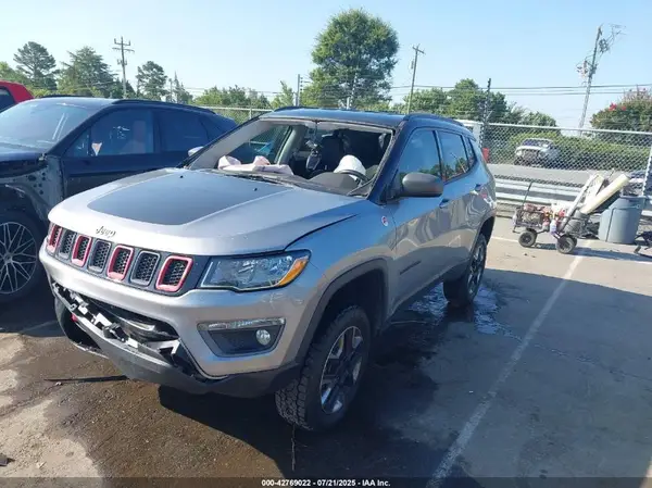 3C4NJDDB3JT348272 2018 JEEP COMPASS - Image 2