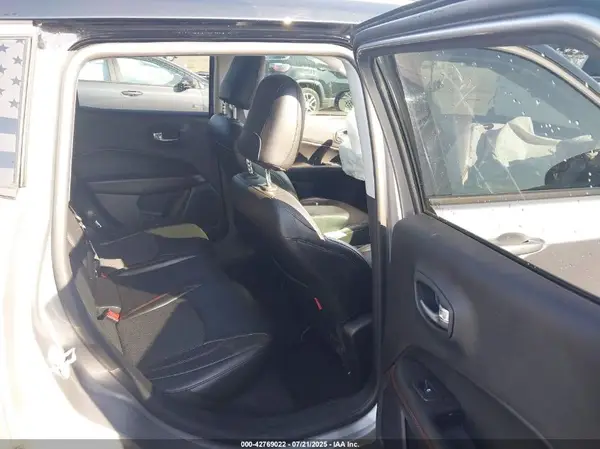 3C4NJDDB3JT348272 2018 JEEP COMPASS - Image 8