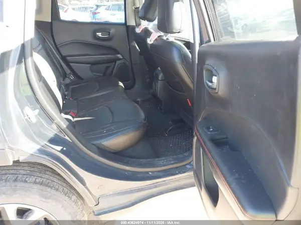 3C4NJDDB3JT367145 2018 JEEP COMPASS - Image 8