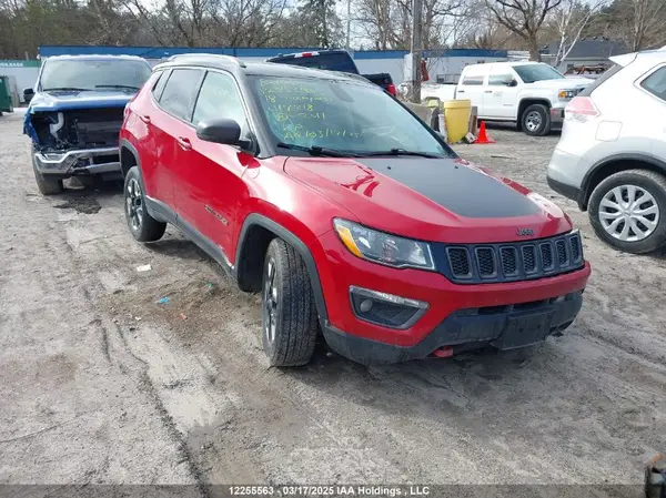3C4NJDDB3JT417218 2018 JEEP COMPASS - Image 1