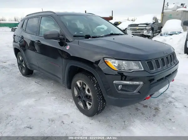 3C4NJDDB3JT450932 2018 JEEP COMPASS - Image 1