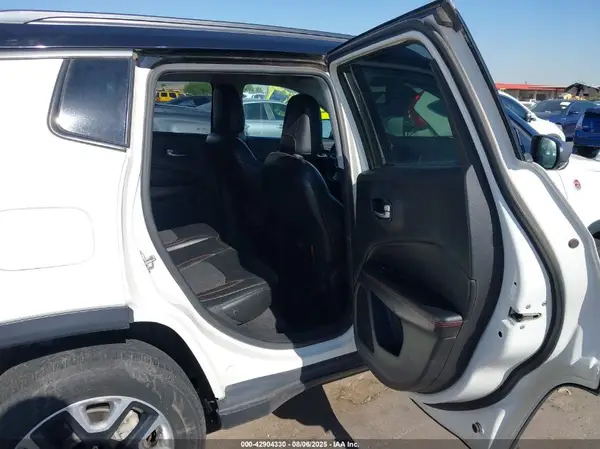 3C4NJDDB3JT465527 2018 JEEP COMPASS - Image 8