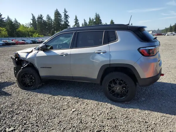 3C4NJDDB3JT467231 2018 JEEP COMPASS - Image 2
