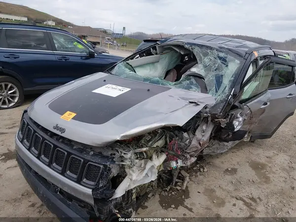 3C4NJDDB3KT597706 2019 JEEP COMPASS - Image 2