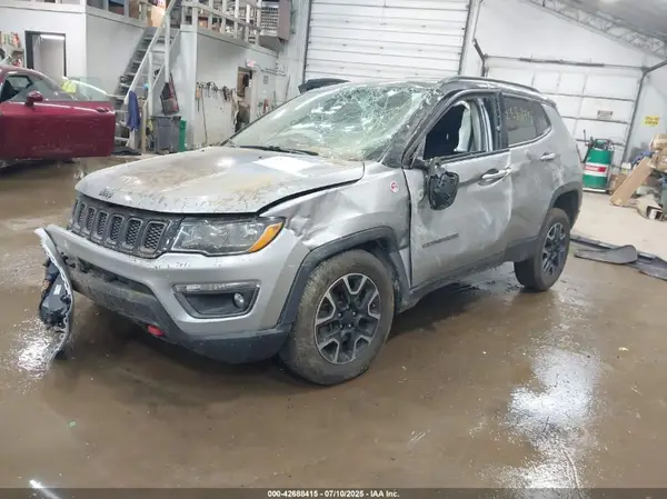 3C4NJDDB3KT624483 2019 JEEP COMPASS - Image 2
