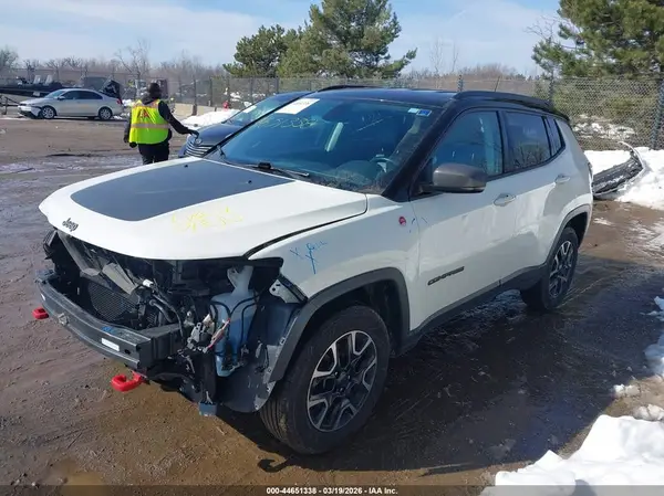 3C4NJDDB3KT668824 2019 JEEP COMPASS - Image 2