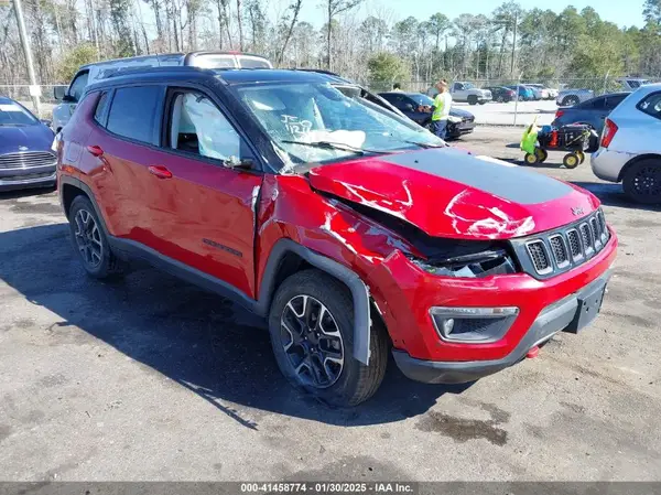 3C4NJDDB3KT671335 2019 JEEP COMPASS - Image 1