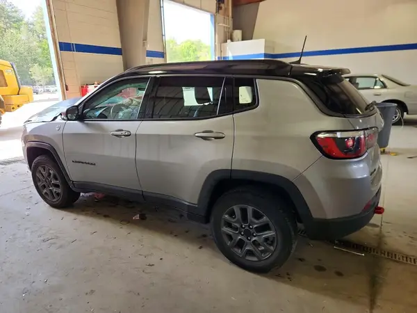 3C4NJDDB3KT728522 2019 JEEP COMPASS - Image 2