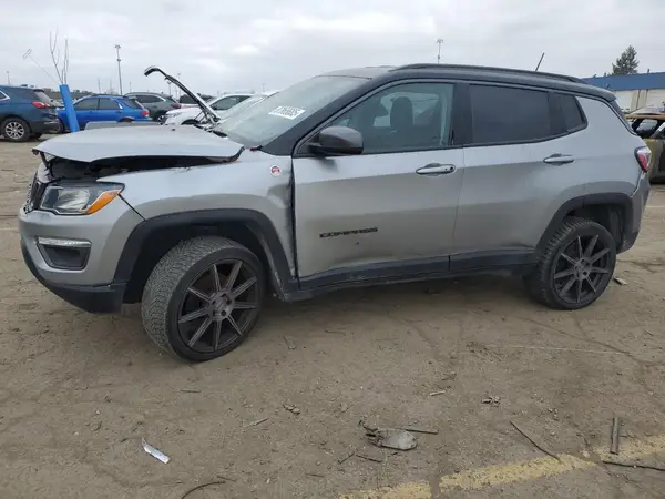 3C4NJDDB3KT733056 2019 JEEP COMPASS - Image 1