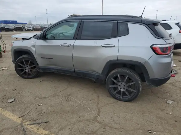 3C4NJDDB3KT733056 2019 JEEP COMPASS - Image 2