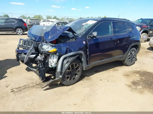 3C4NJDDB3KT747894 2019 JEEP COMPASS - Image 2