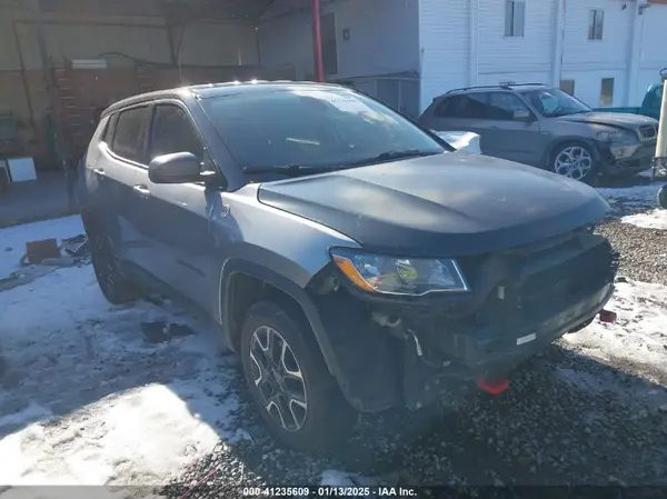 3C4NJDDB3KT780247 2019 JEEP COMPASS - Image 1